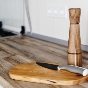 Knives & Chopping Board